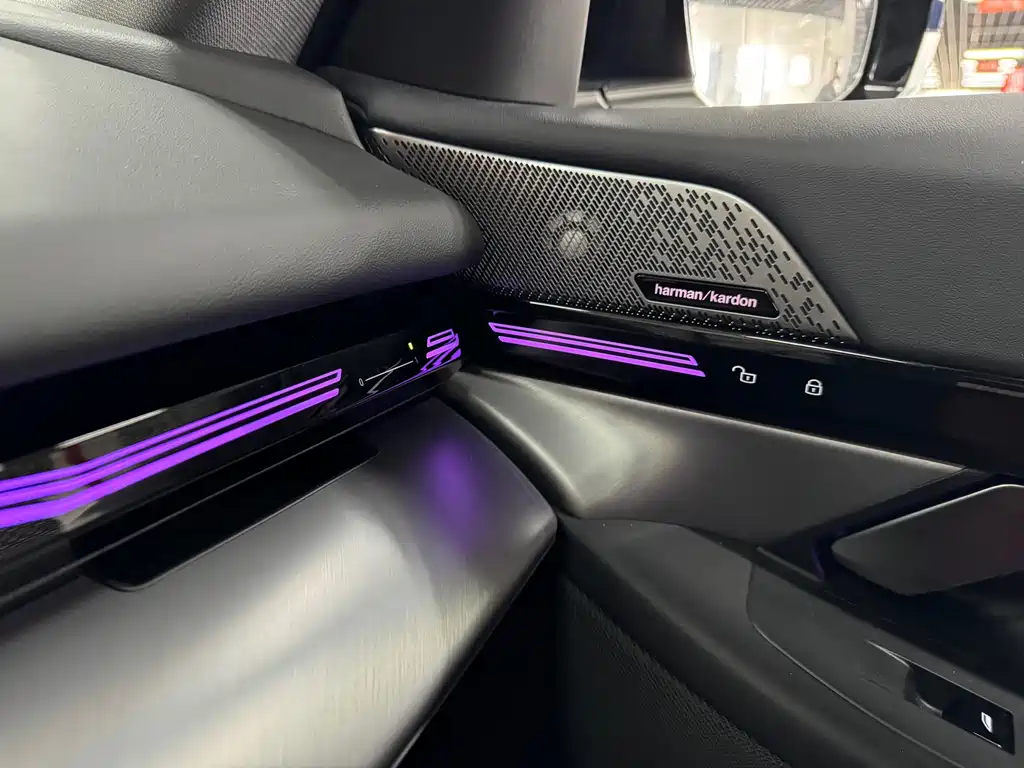 BMW 5 Series — миниатюра 12