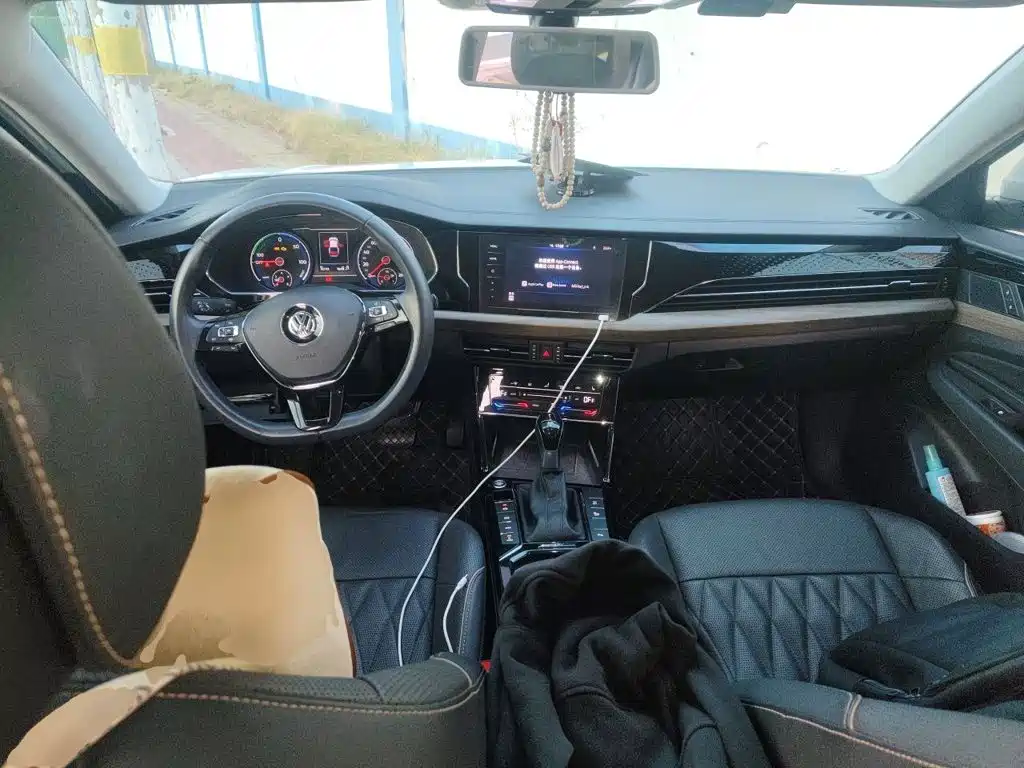 Volkswagen Passat PHEV — миниатюра 10