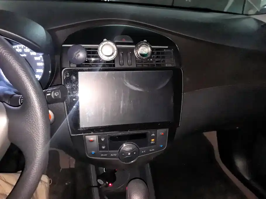Nissan Tiida — миниатюра 13