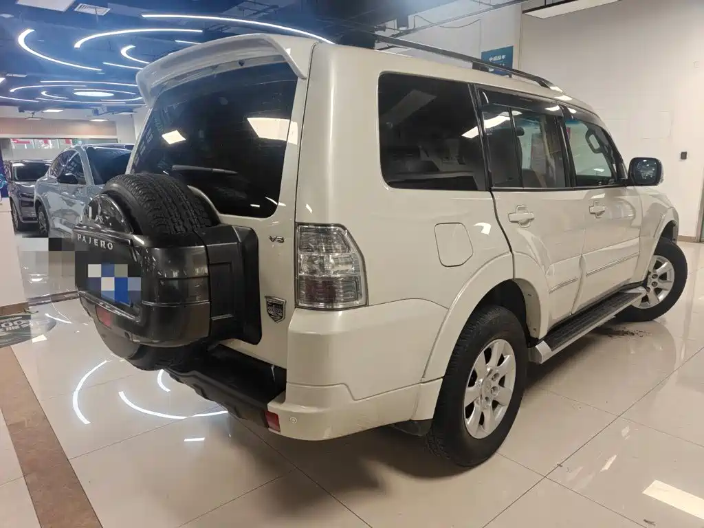Mitsubishi Pajero (Import) — миниатюра 4