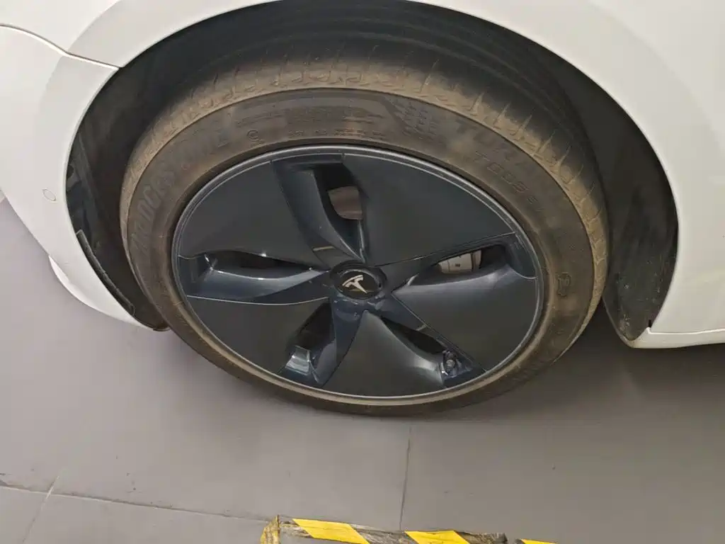 Tesla Model 3 — миниатюра 23