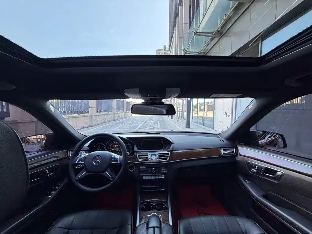 Mercedes-Benz E-Class — миниатюра 9