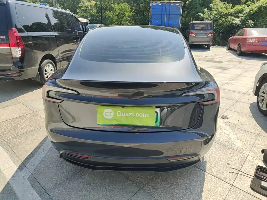 Tesla Model 3 — миниатюра 6