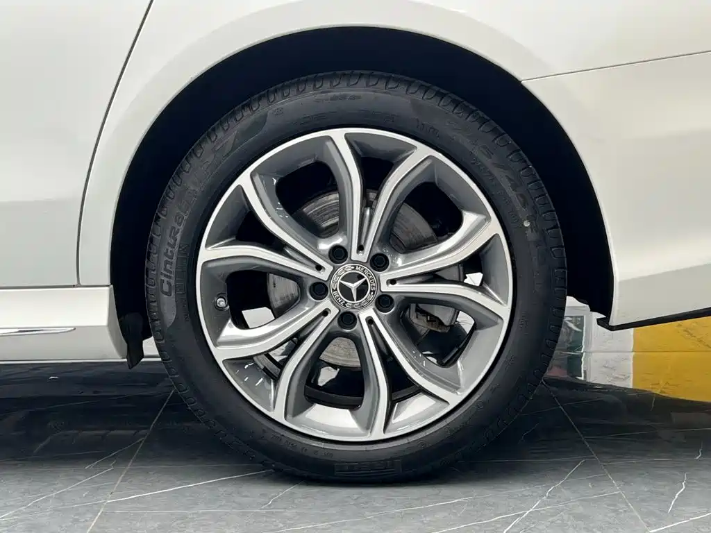 Mercedes-Benz E-Class — миниатюра 26