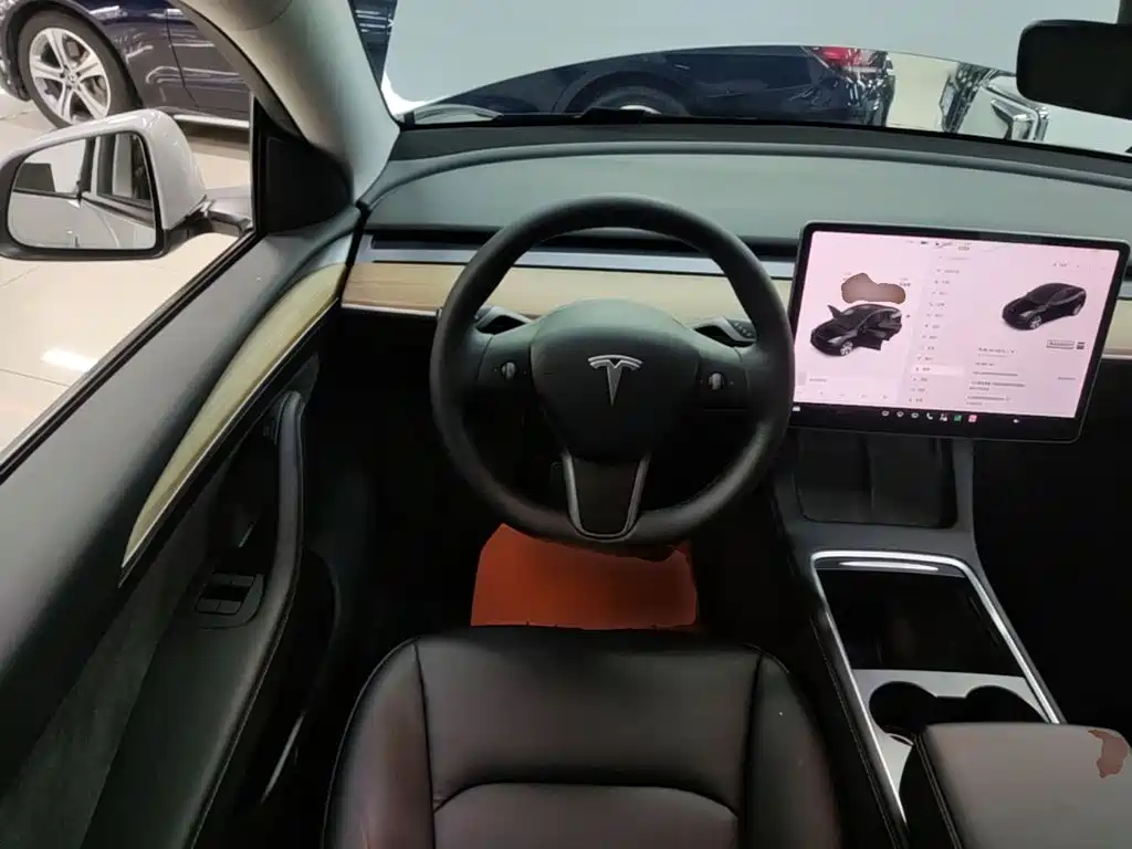 Tesla Model Y — миниатюра 11
