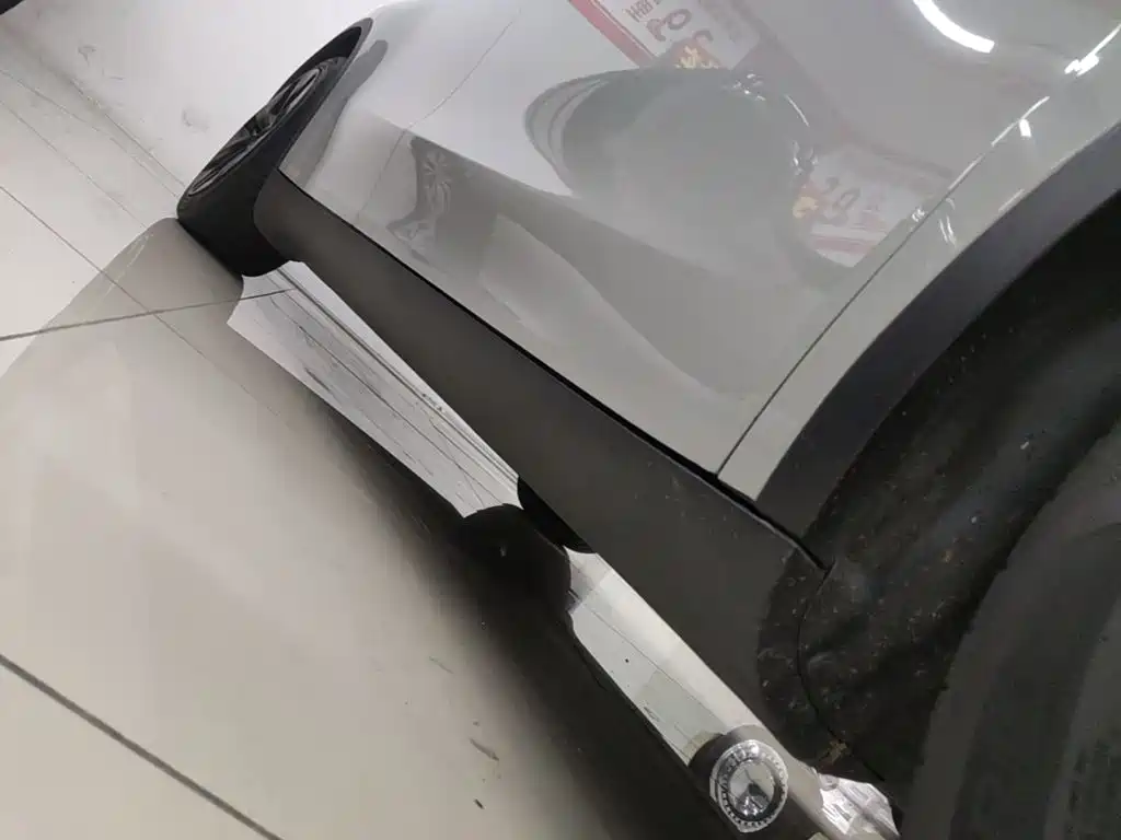 Tesla Model Y — миниатюра 21