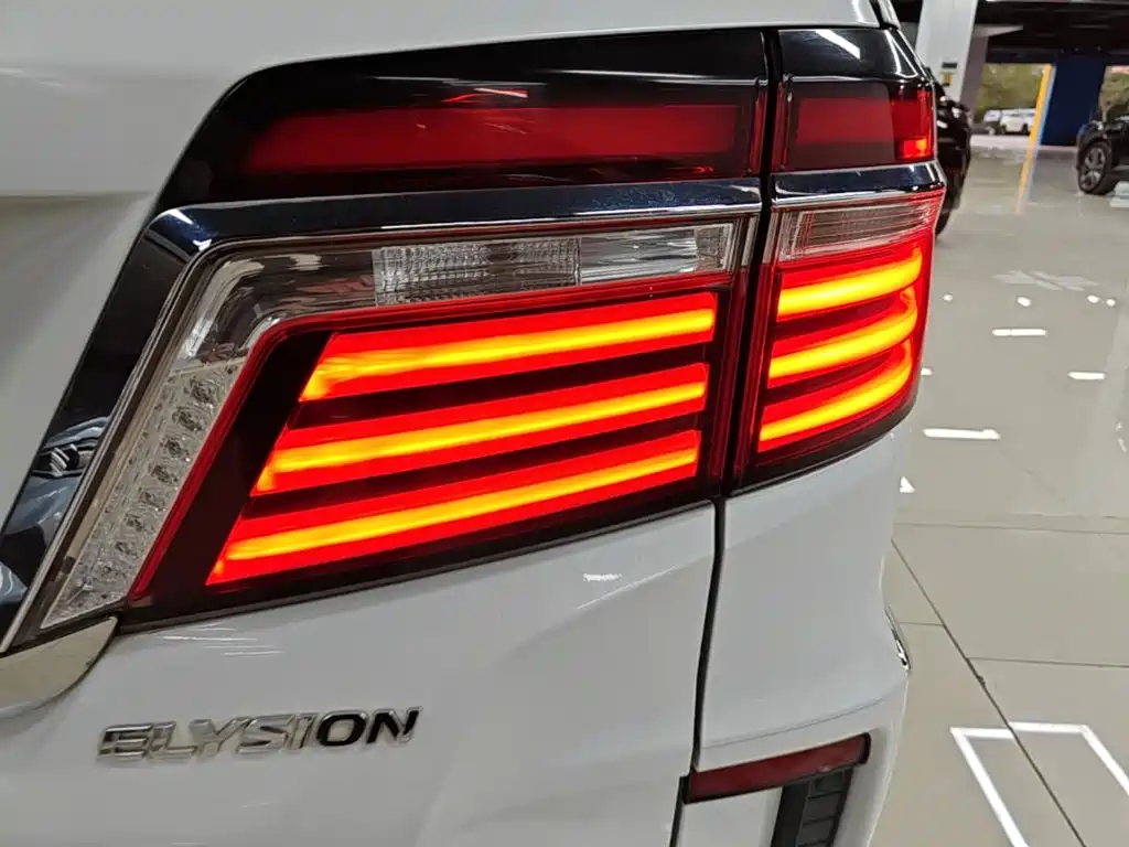 Honda Elysion — миниатюра 8