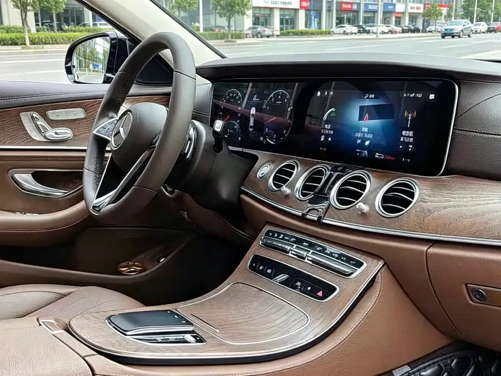 Mercedes-Benz E-Class — миниатюра 11