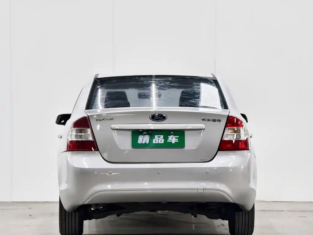 Ford Focus 2013 1.8L AT