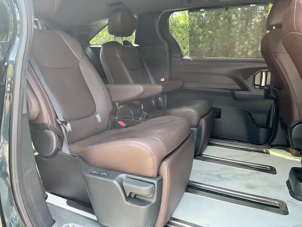 Toyota Granvia — миниатюра 15