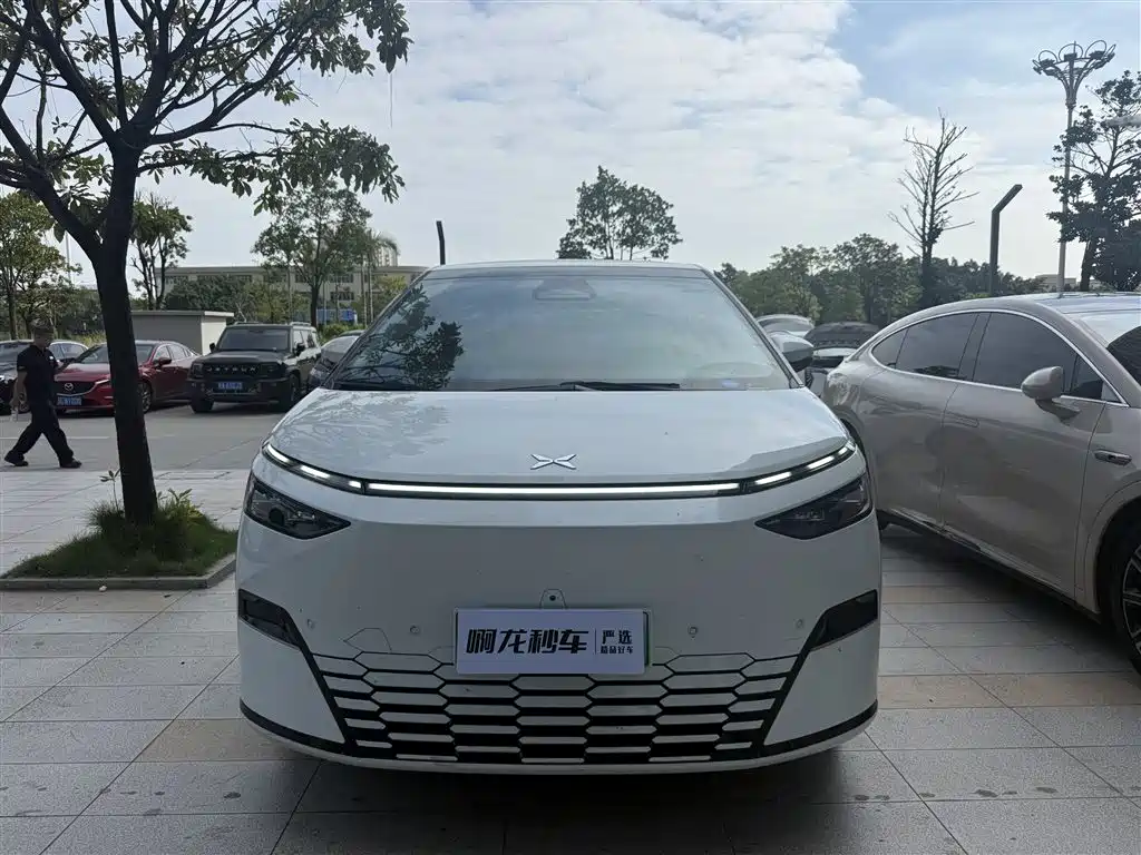 XPeng X9 — миниатюра 8
