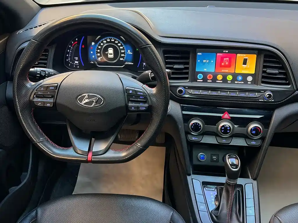 Hyundai Elantra — миниатюра 6
