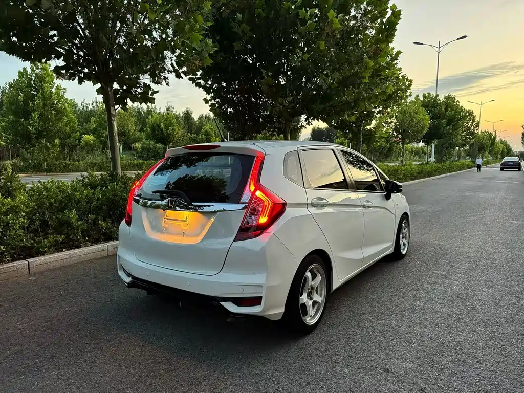 Honda Fit — миниатюра 8