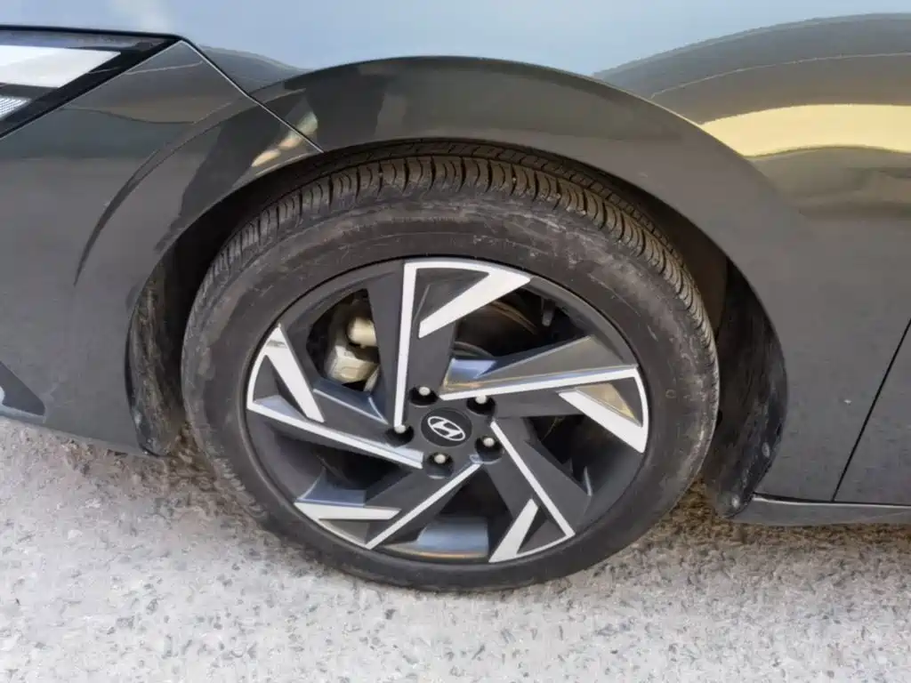 Hyundai Elantra — миниатюра 23