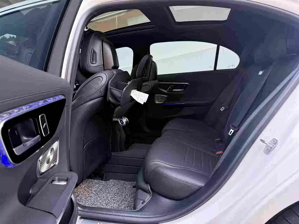 Mercedes-Benz C-Class — миниатюра 5