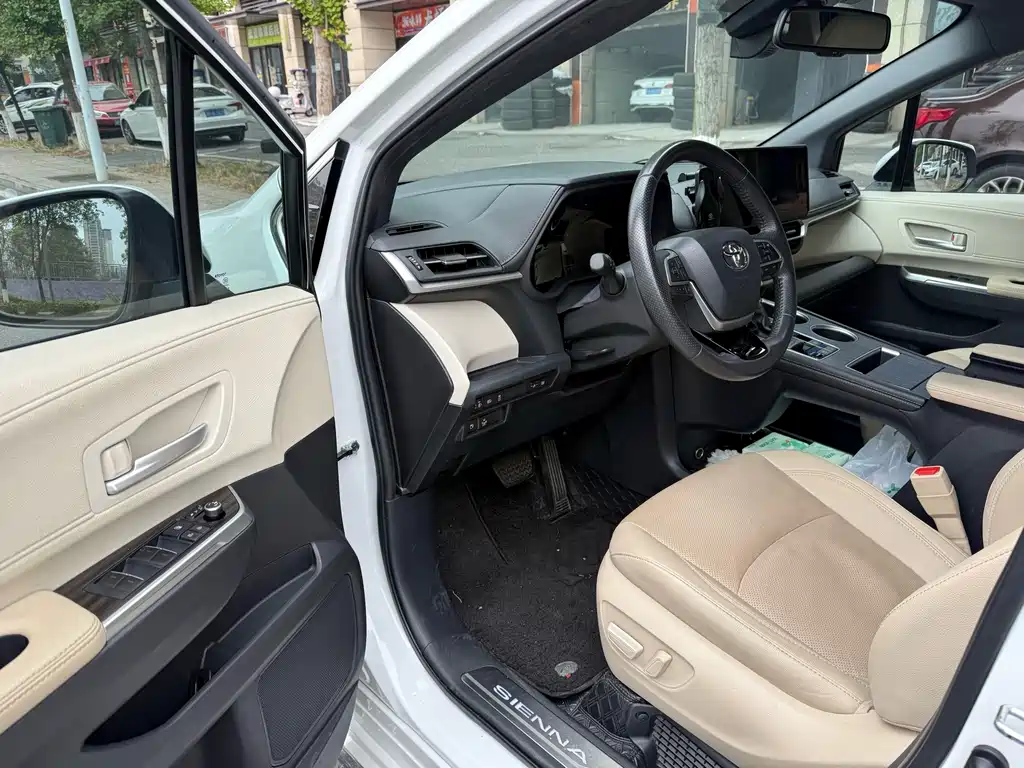 Toyota Sienna — миниатюра 3