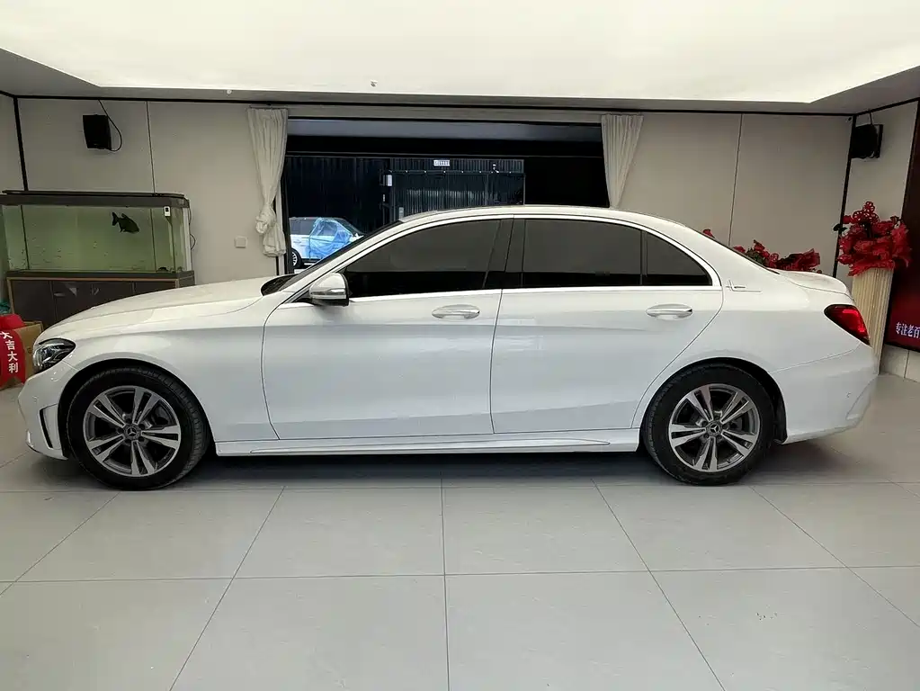 Mercedes-Benz C-Class — миниатюра 4