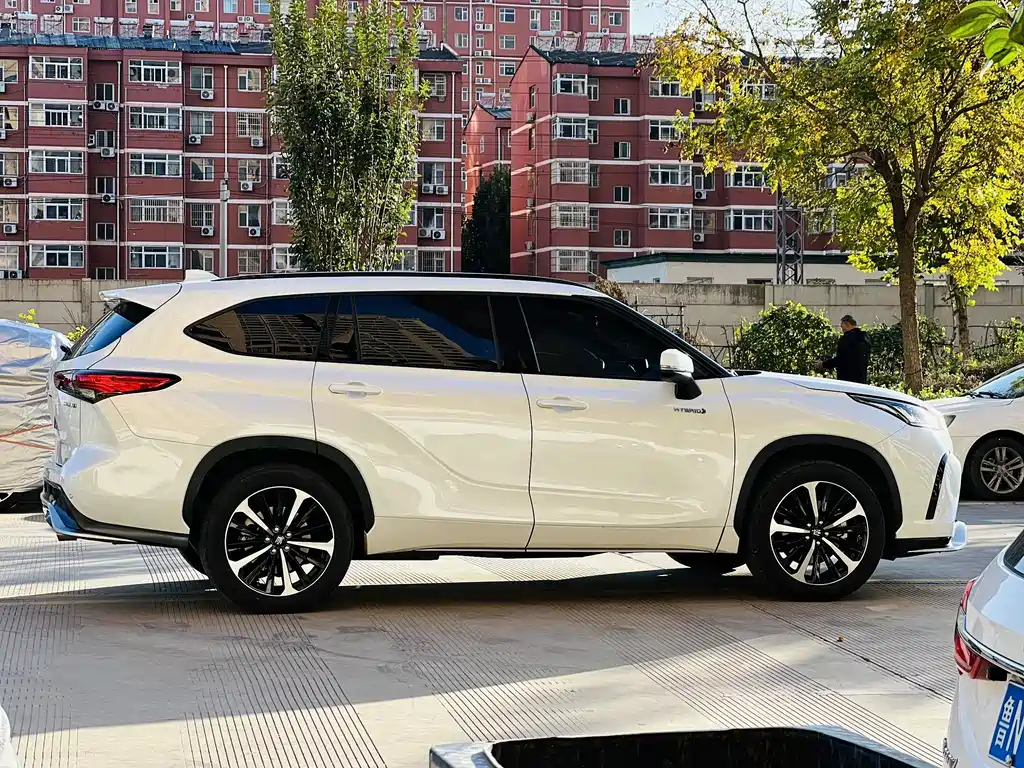 Toyota Crown Kluger — миниатюра 4