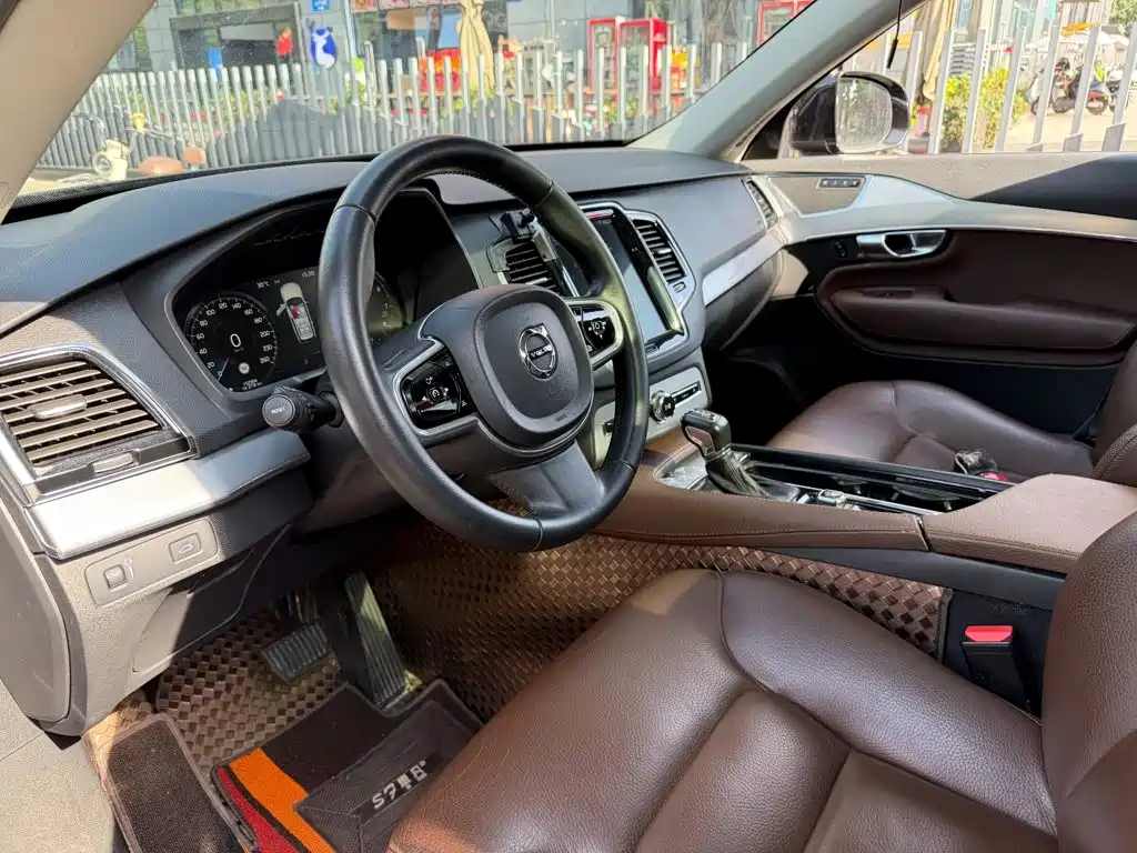 Volvo XC90 — миниатюра 7