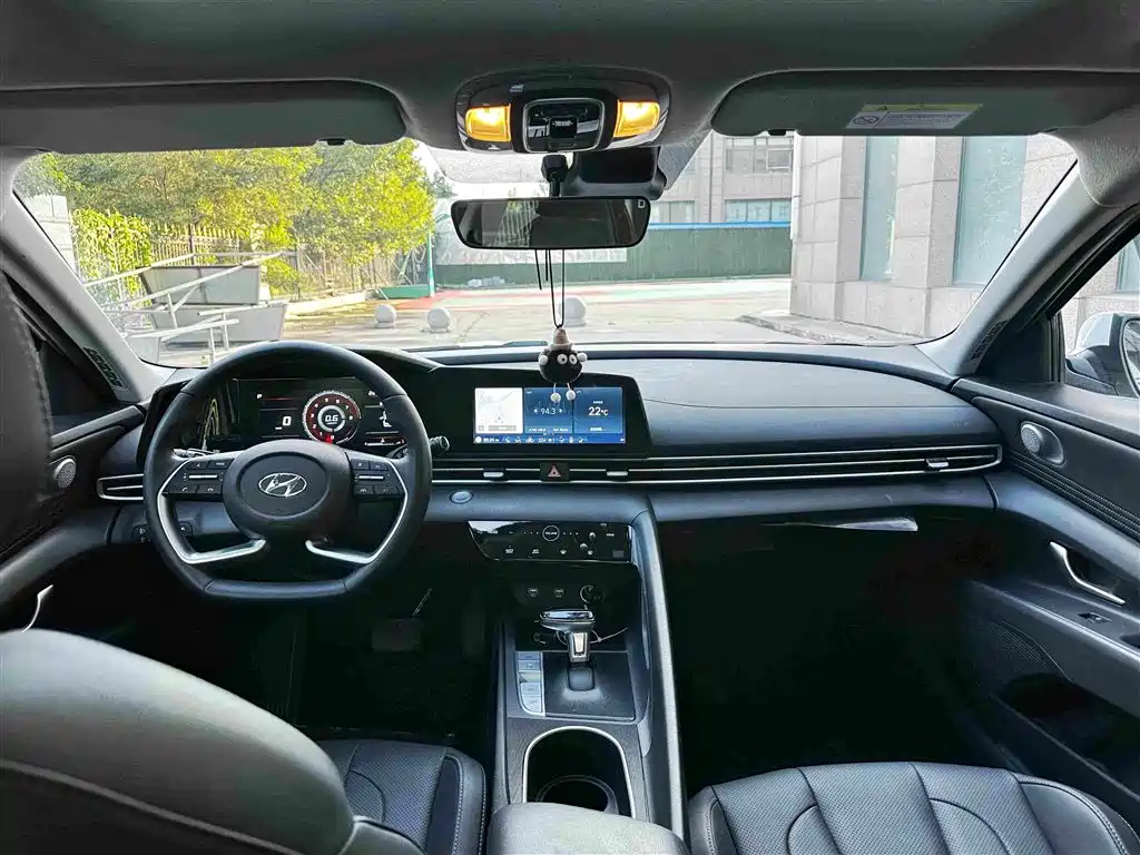 Hyundai Elantra — миниатюра 6