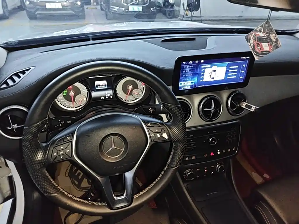 Mercedes-Benz GLA — миниатюра 10