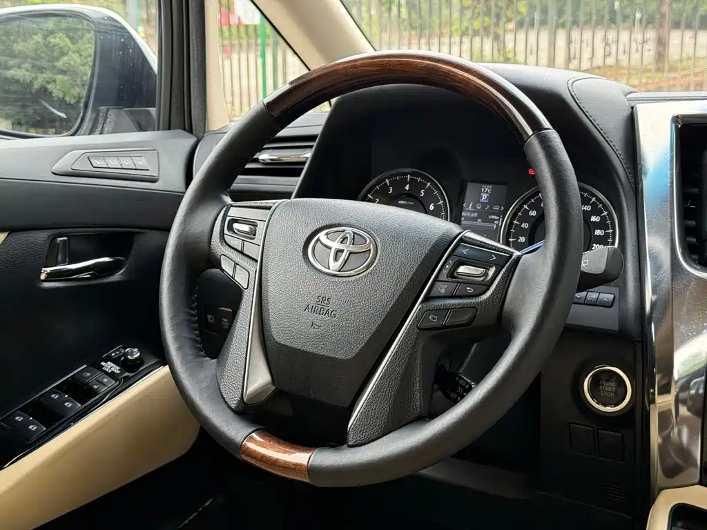 Toyota Alphard 2018 3.5L Luxury