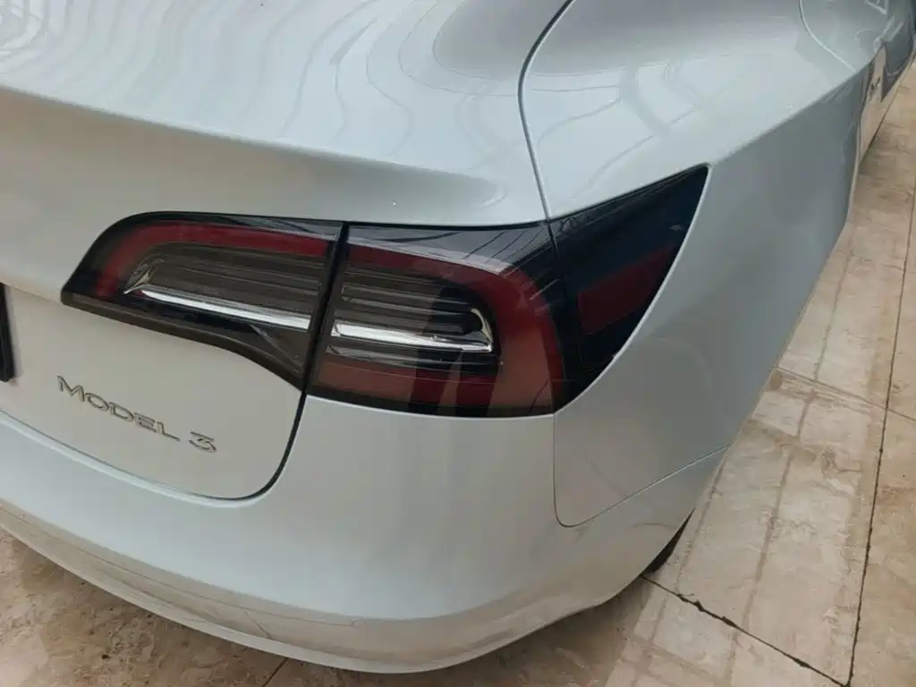 Tesla Model 3 — миниатюра 8