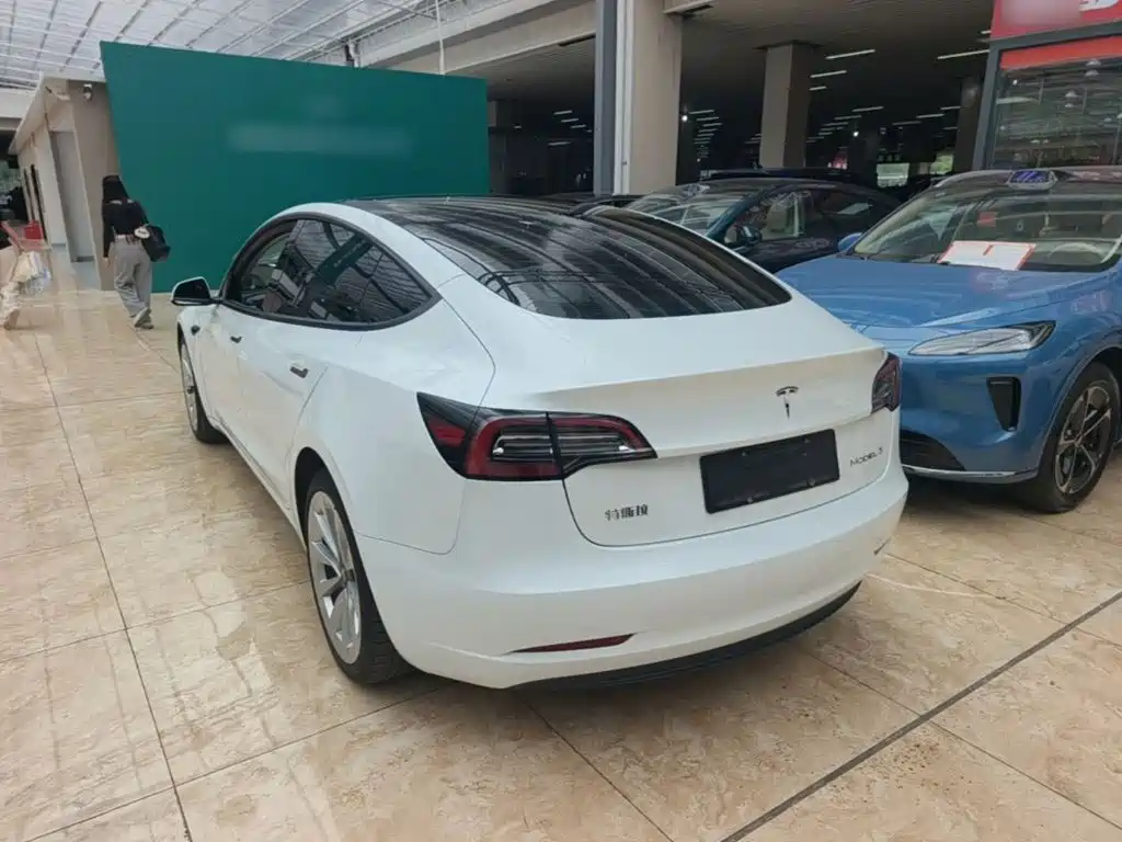 Tesla Model 3 — миниатюра 5