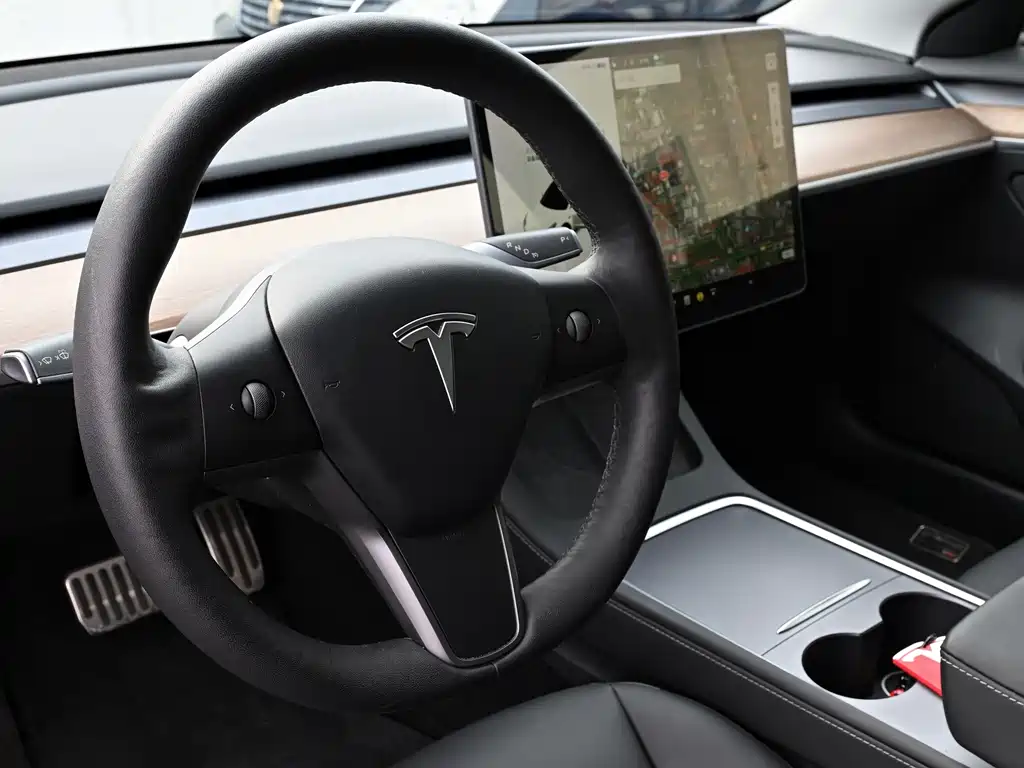 Tesla Model 3 — миниатюра 10