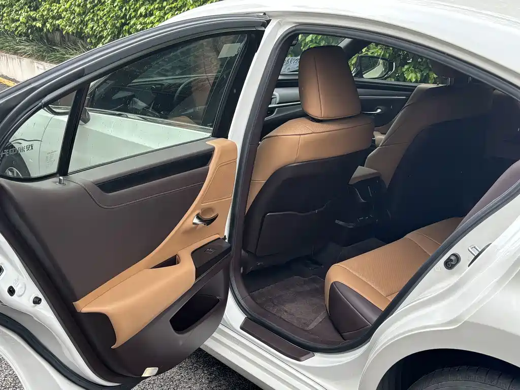 Lexus ES — миниатюра 5