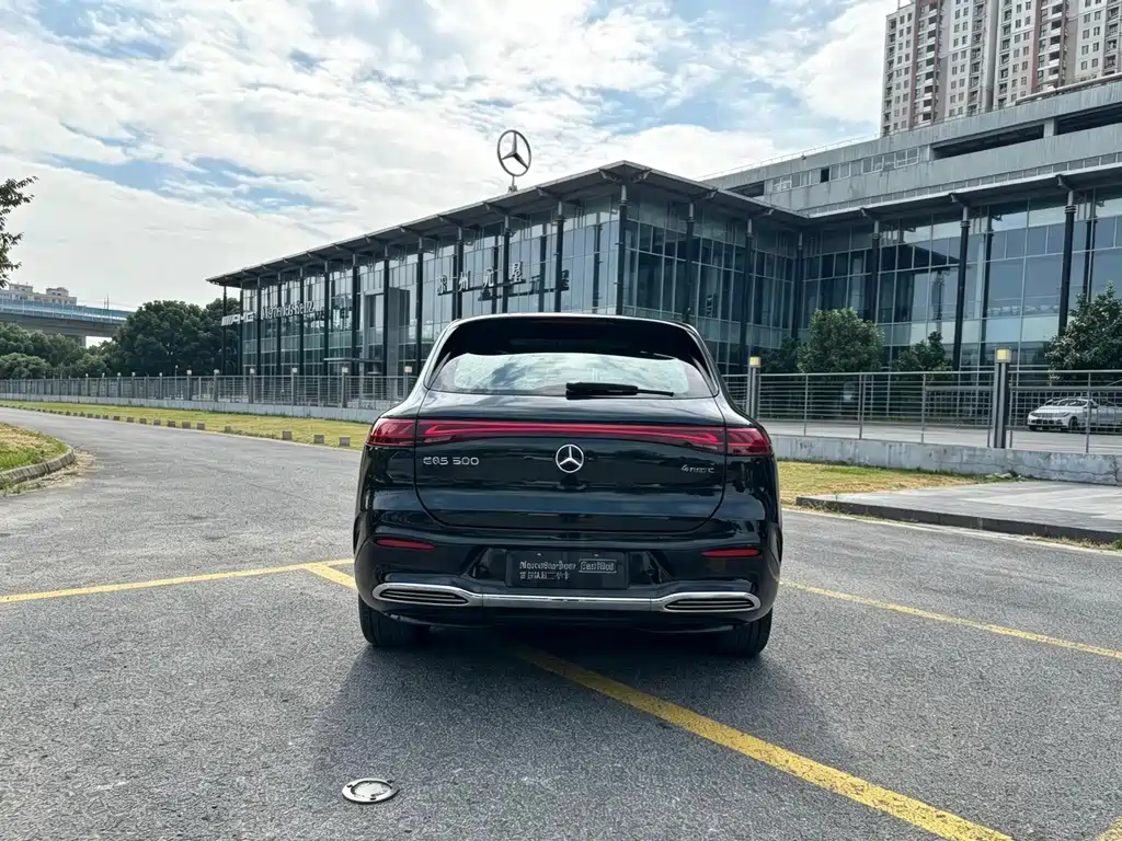 Mercedes-Benz EQE SUV — миниатюра 21