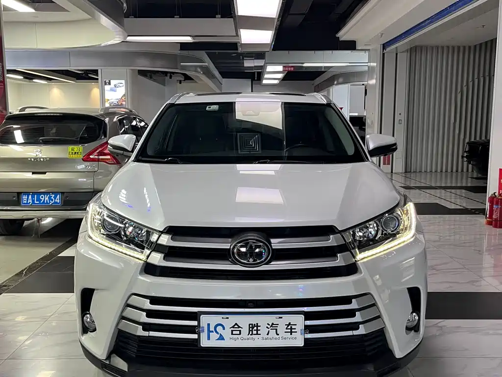 TOYOTA HIGHLANDER