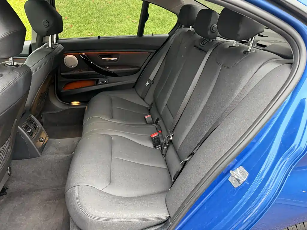 BMW 3 Series — миниатюра 12