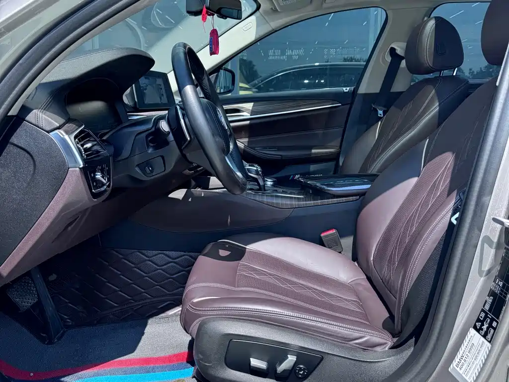 BMW 5 Series — миниатюра 8