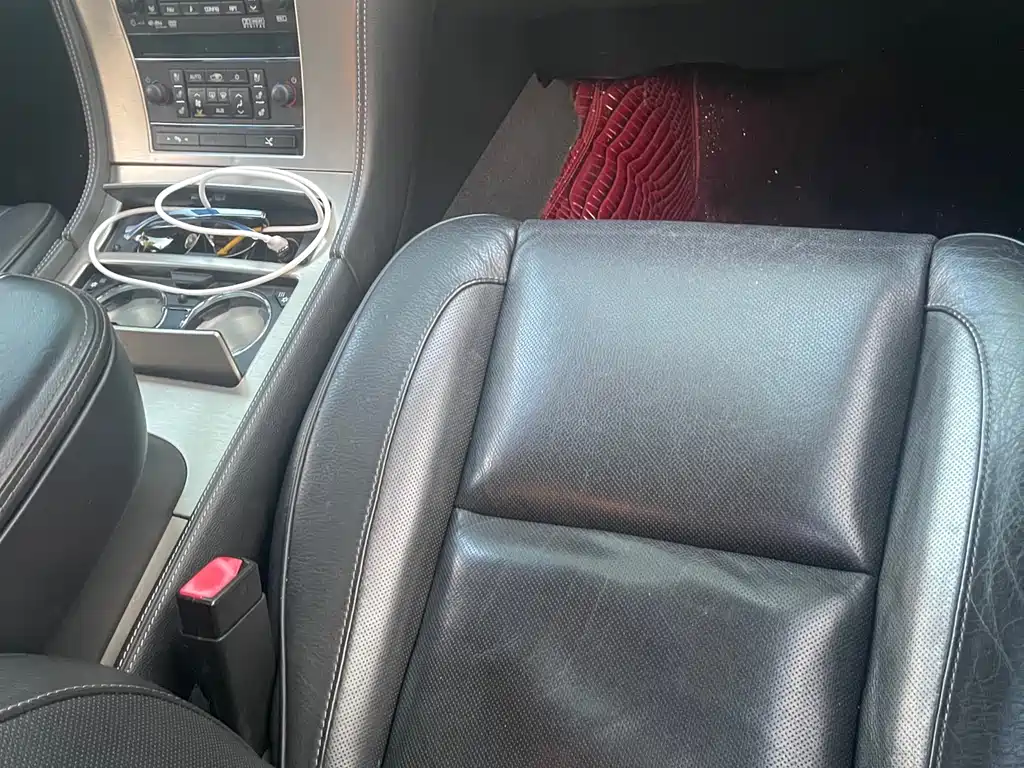 Cadillac Escalade — миниатюра 13