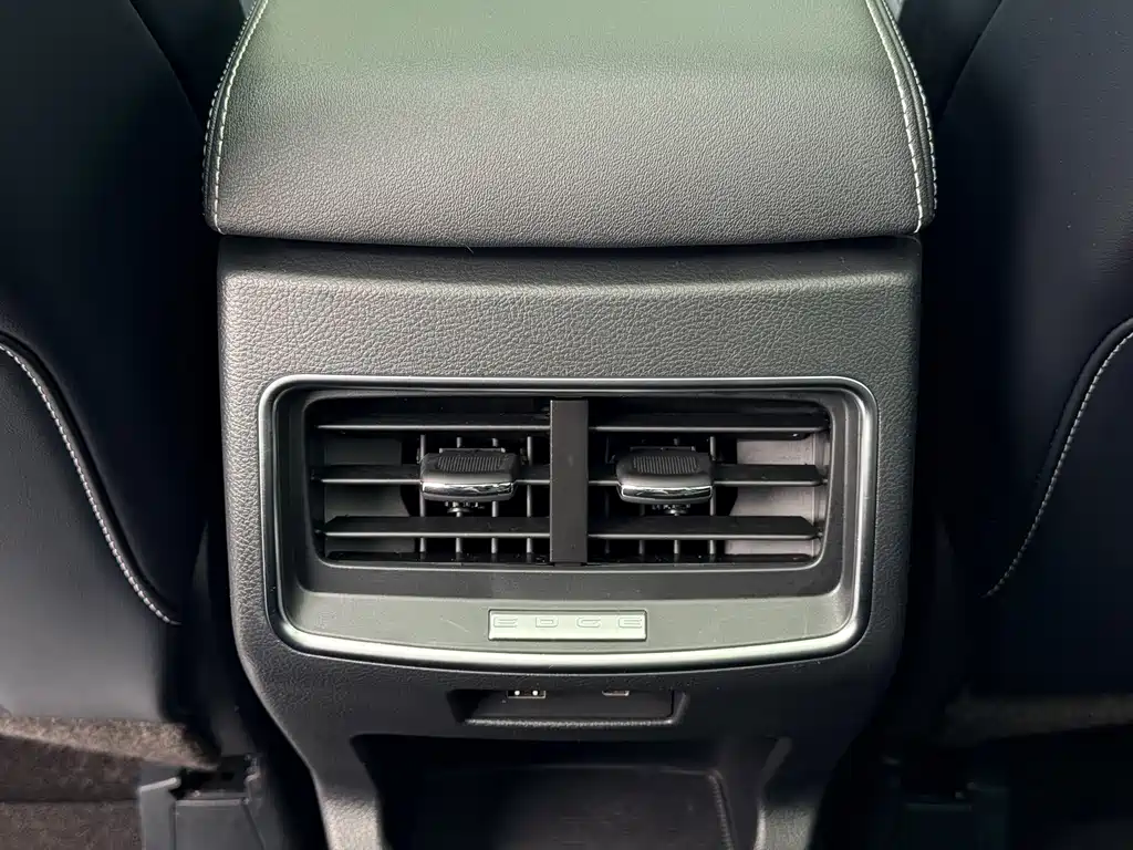Ford Edge — миниатюра 17