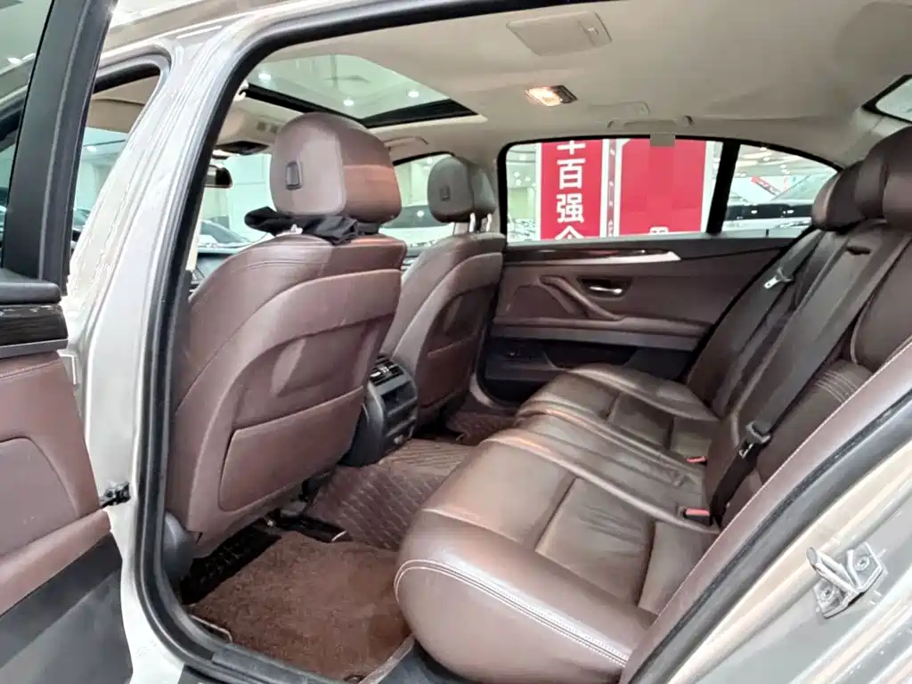 BMW 5 Series — миниатюра 8