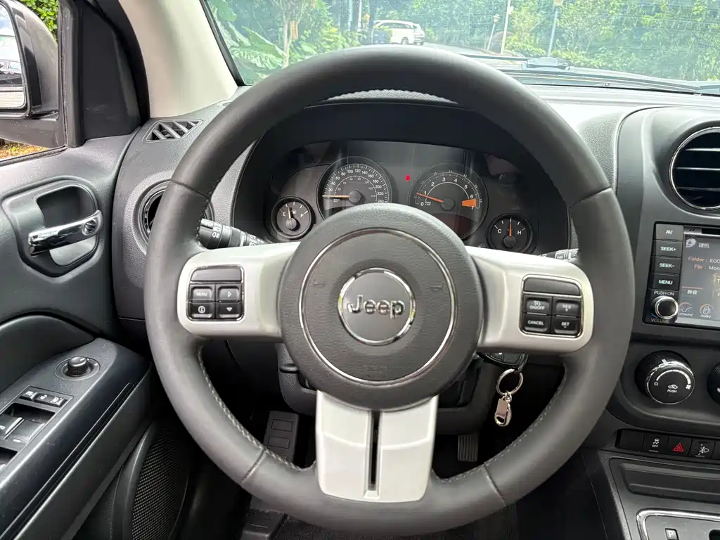 Jeep Compass (Import) — миниатюра 17