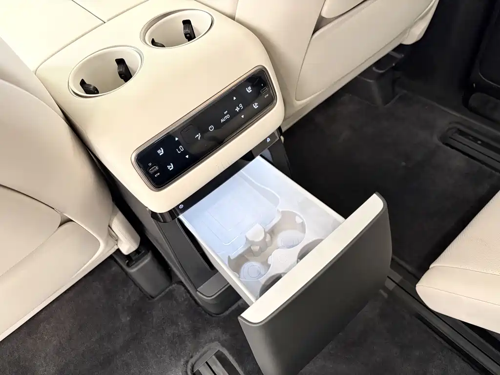 Li Auto Li MEGA — миниатюра 18