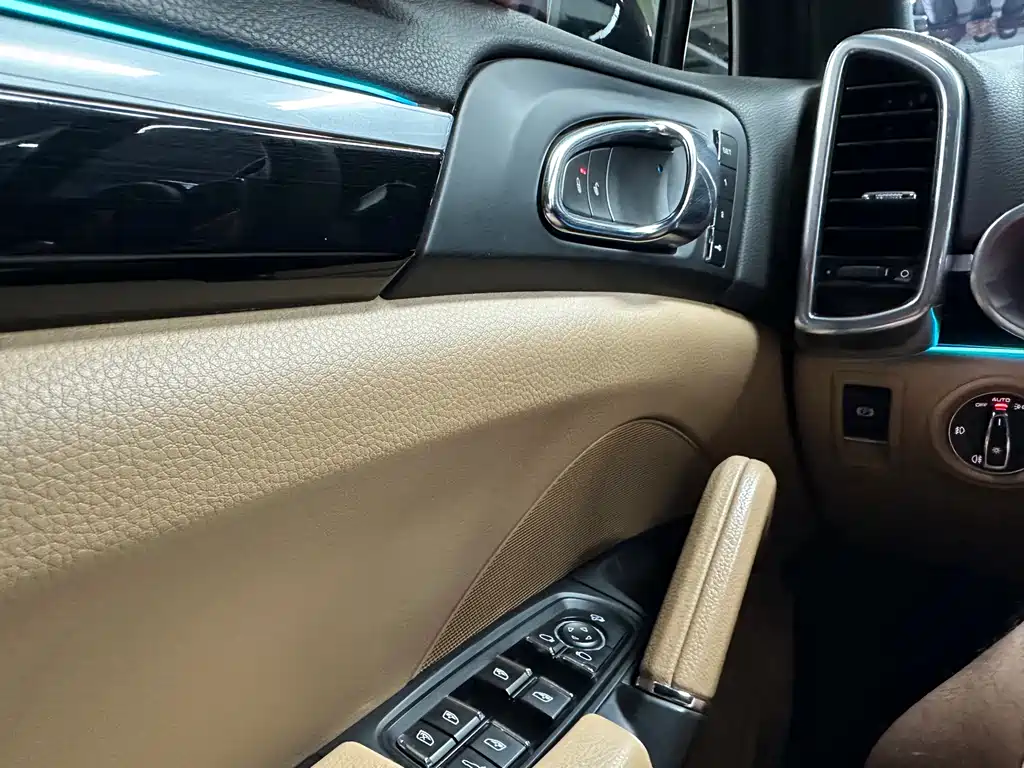 Porsche Cayenne — миниатюра 11