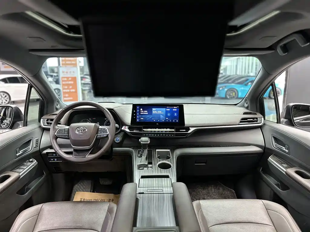 Toyota Sienna — миниатюра 7
