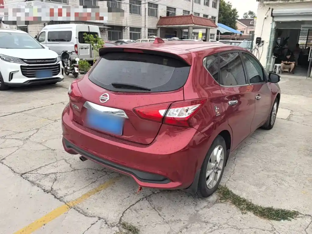Nissan Tiida — миниатюра 7