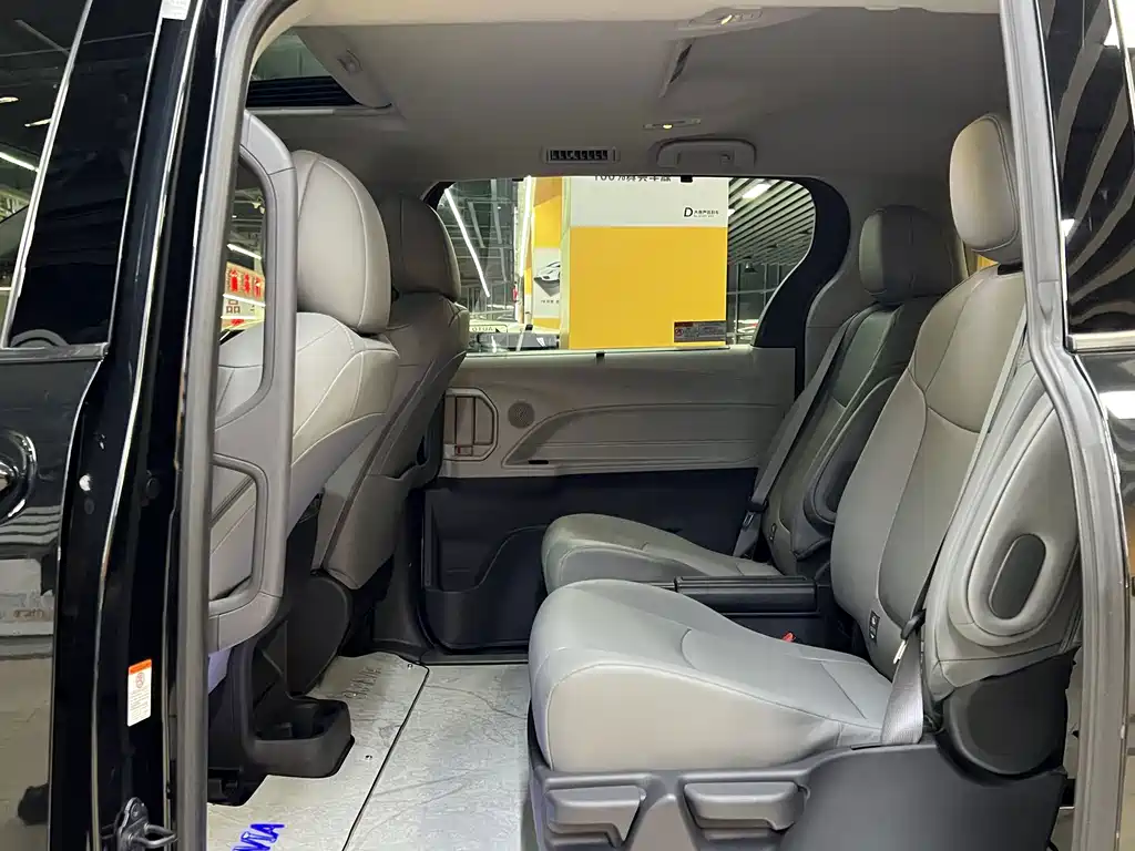 Toyota Granvia — миниатюра 4