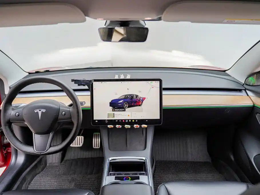 Tesla Model 3 — миниатюра 5