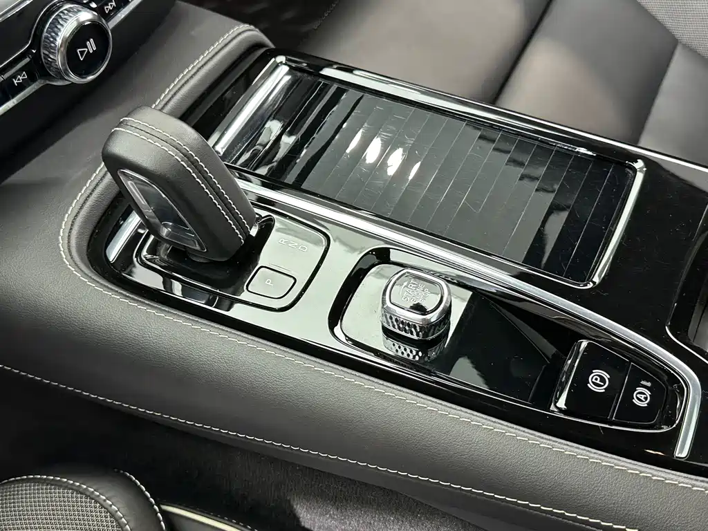 Volvo S60 PHEV — миниатюра 14