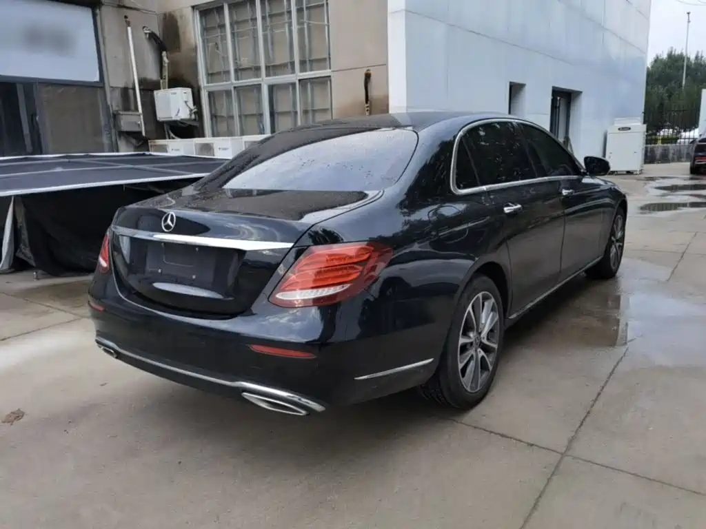 Mercedes-Benz E-Class — миниатюра 7