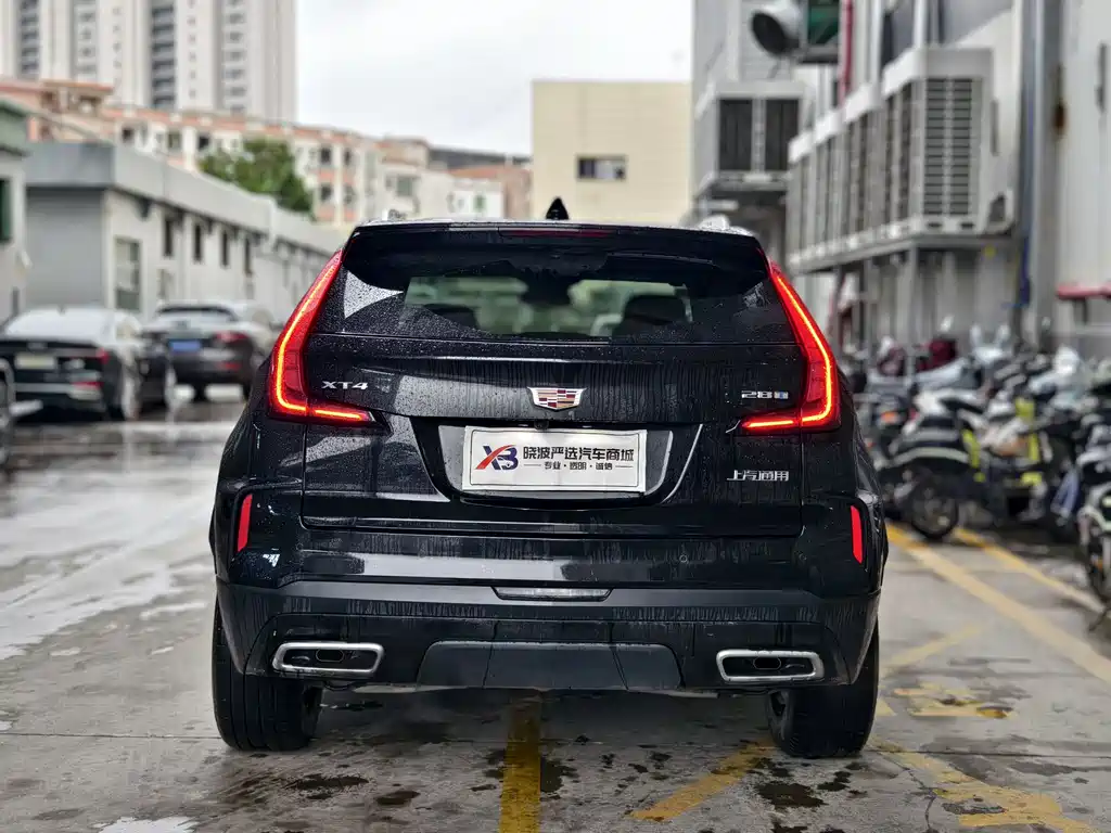 CADILLAC XT4