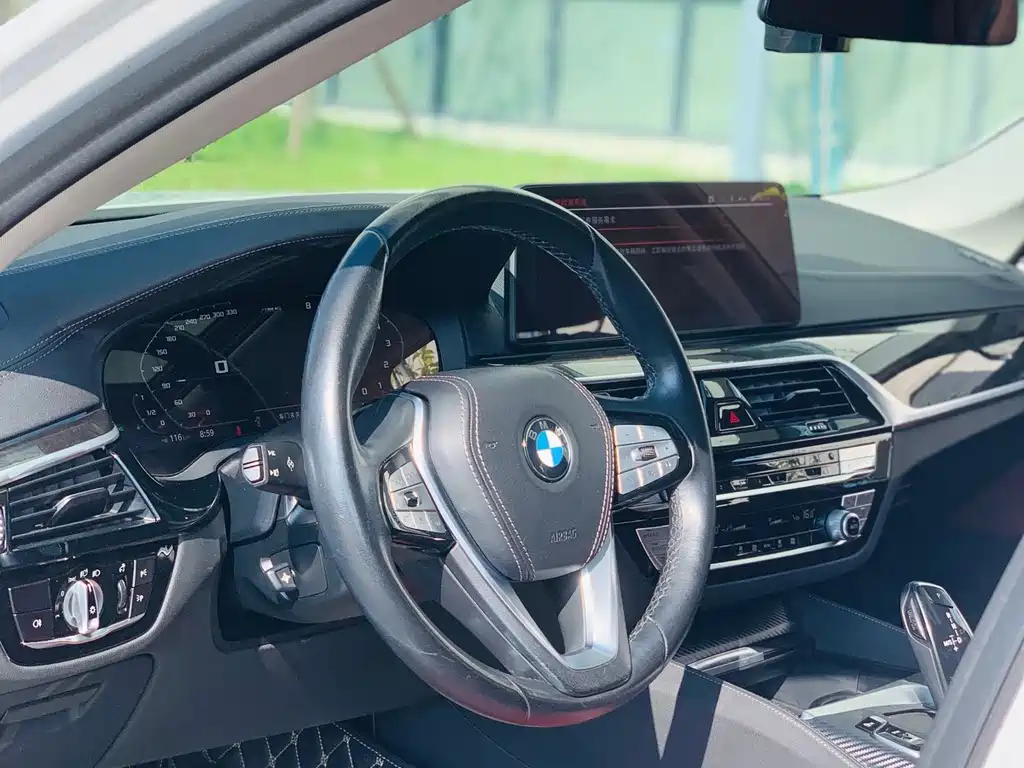 BMW 5 Series — миниатюра 20