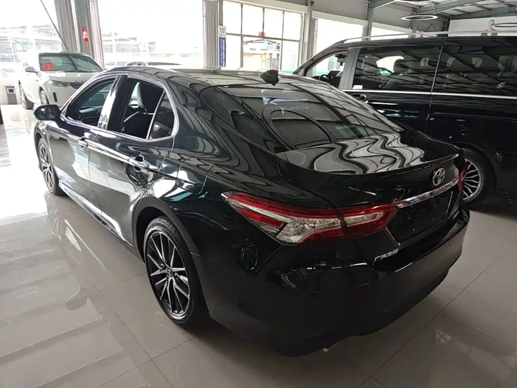 Toyota Camry — миниатюра 5