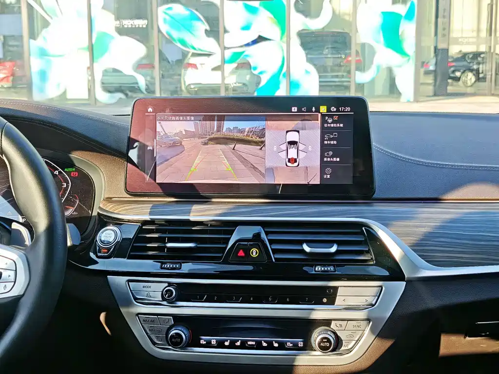 BMW 5 Series — миниатюра 11